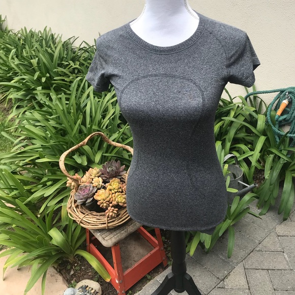 lululemon athletica Tops - 🌼Lululemon shorts sleeve stretch shirt
